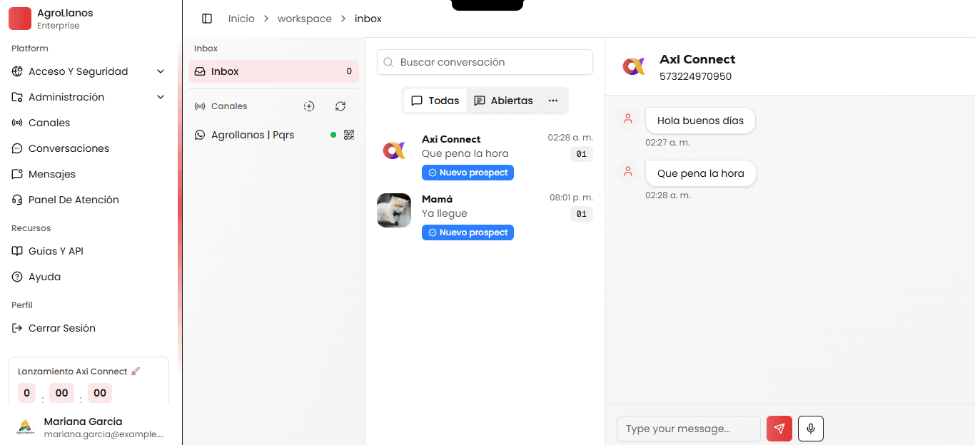 Inbox omnicanal de Axi Connect con la cola de conversaciones y el hilo abierto